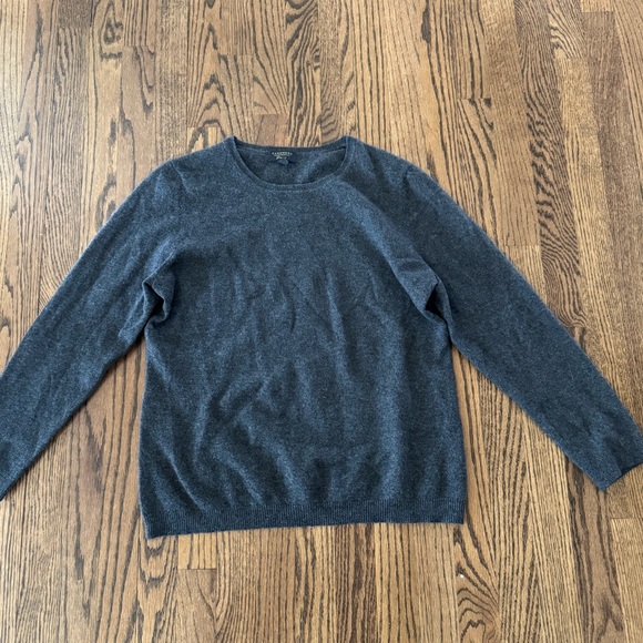 Charter Club Gray Crew Neck Cashmere Sweater, Size XL - Picture 1 of 5